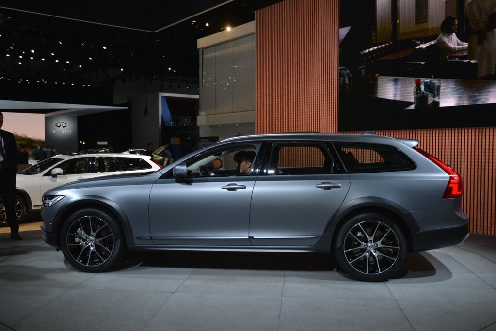 Volvo Cross Country: шведы представили самую крупную модель вседорожного универсала