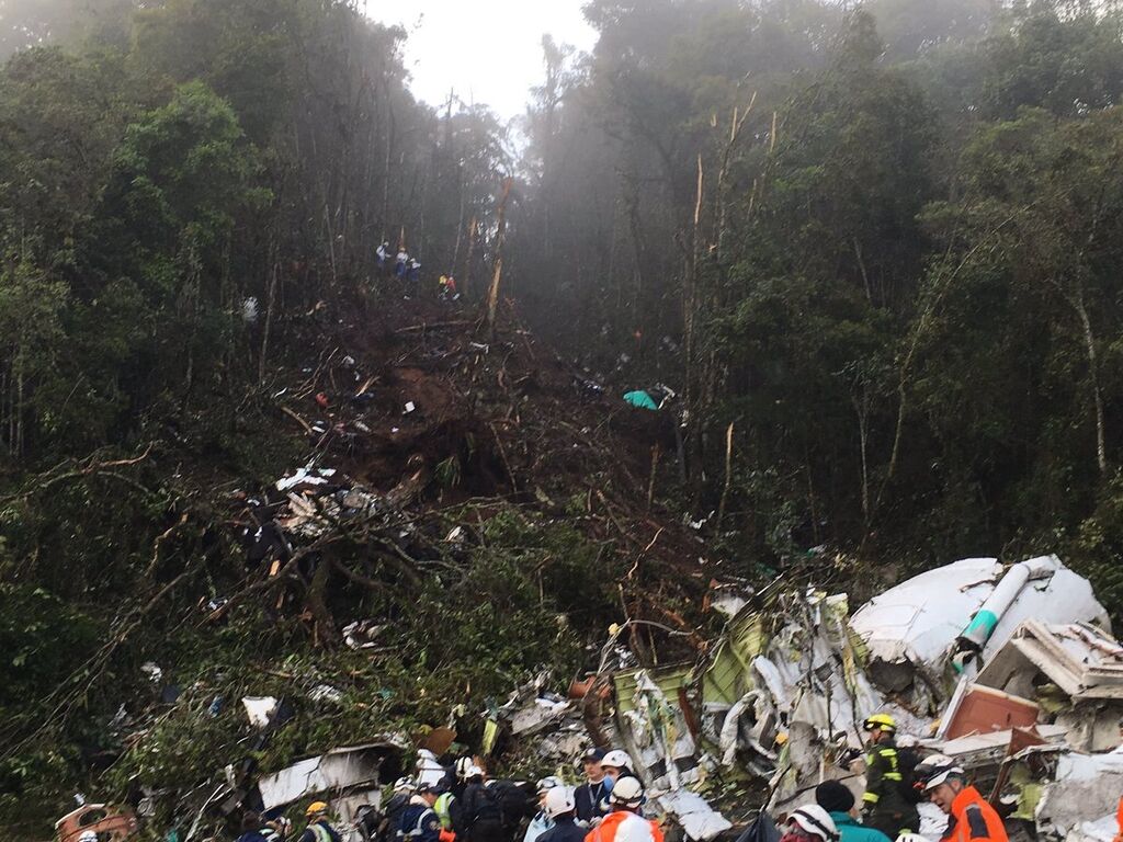 Гора з уламками: з'явилися нові шокуючі фото лайнера, що розбився в Колумбії