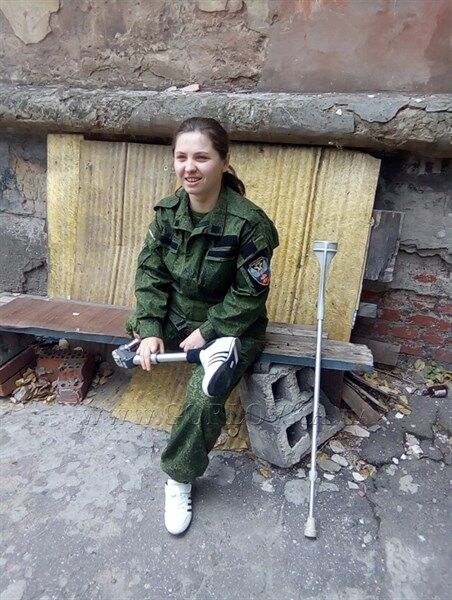 Без ноги та пальців рук: снайперша терористів виявилася нікому не потрібною в "ДНР"