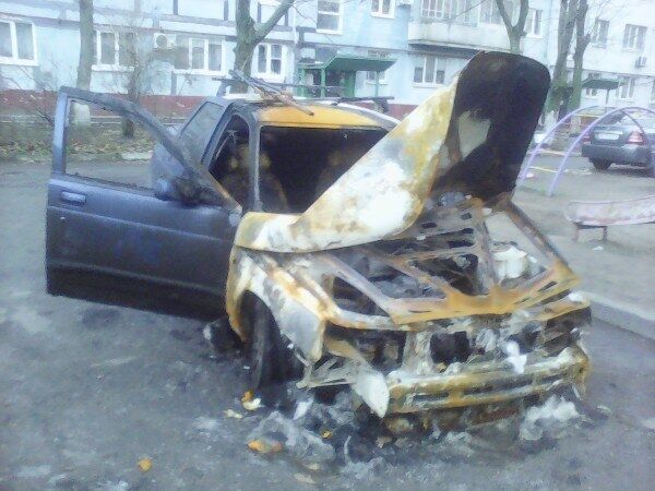 В Хортицком районе Запорожья сгорел автомобиль