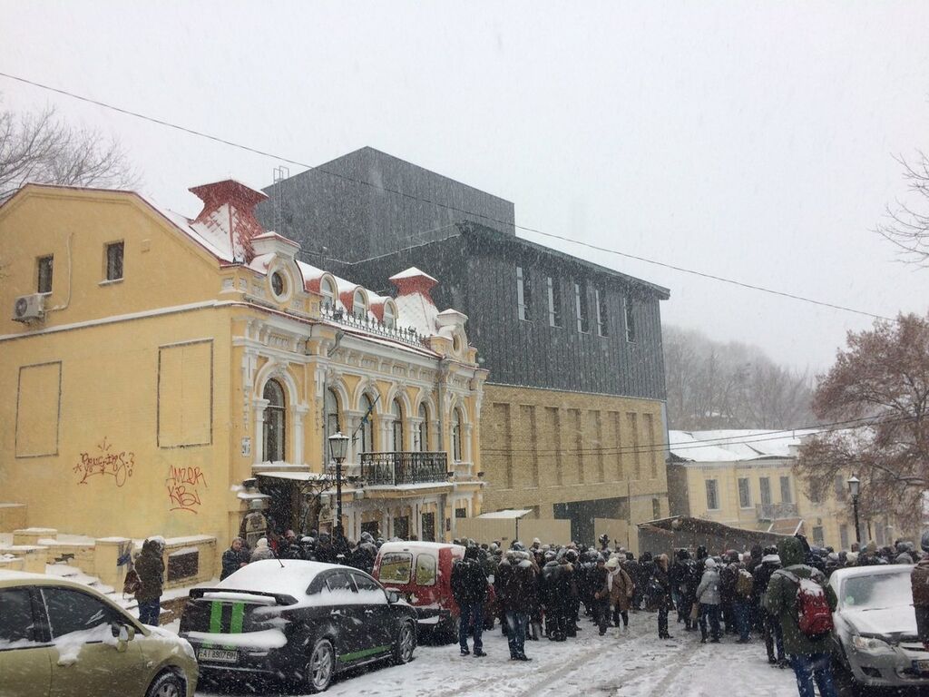 В Киеве открыли фасад театра на Подоле