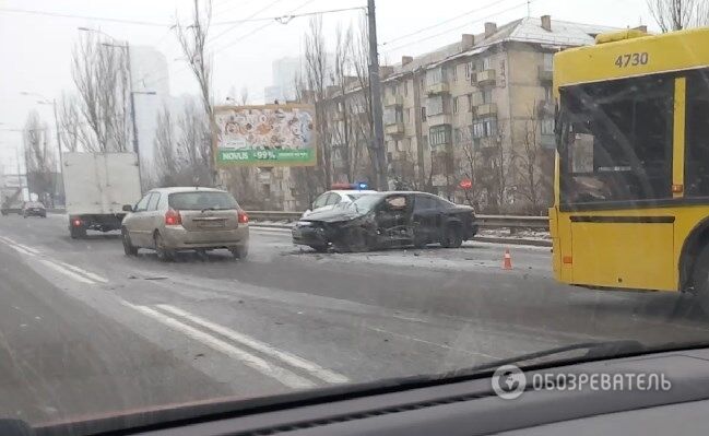 Снегопад в Киеве: дороги парализовали пробки. Опубликованы фото и видео