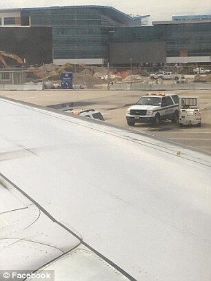 В США пассажирка выпрыгнула на ходу из самолета при посадке: фото и видео