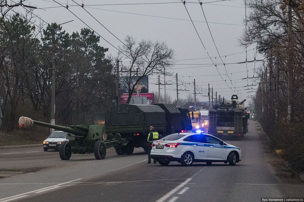 "Творится что-то неладное": в Крыму заметили скопление военной техники