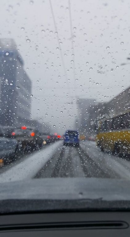 Волшебная погода: Киев утром засыпало снегом