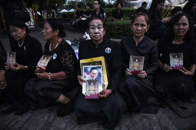 Таиланд провозгласил нового короля, ошеломившего мир эксцентричным внешним видом