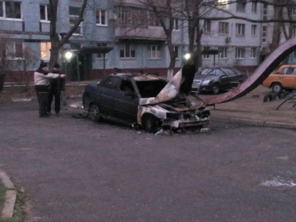 В Хортицком районе Запорожья сгорел автомобиль