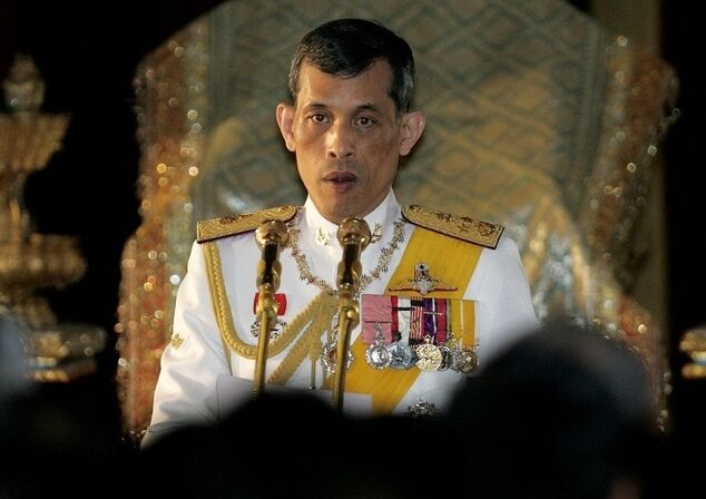 Таиланд провозгласил нового короля, ошеломившего мир эксцентричным внешним видом