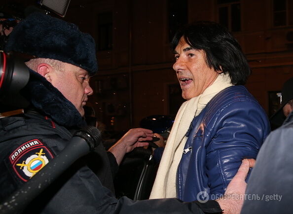 В сети появились фото задержания известного французского музыканта в Москве