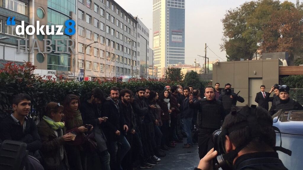 Арешти журналістів: у Стамбулі водометами і сльозогінним газом розганяли протестувальників