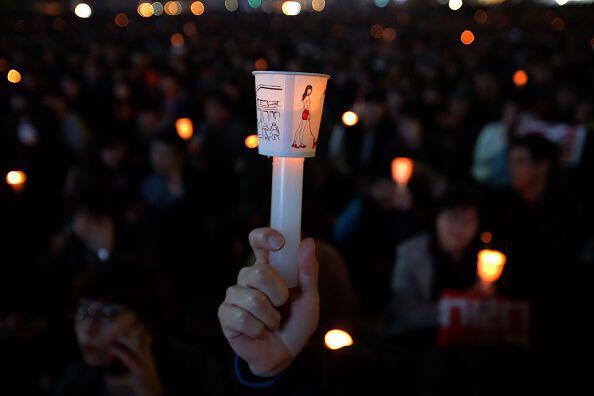 Корупція та "сірий кардинал": у Південній Кореї відбулися масштабні протести проти президента