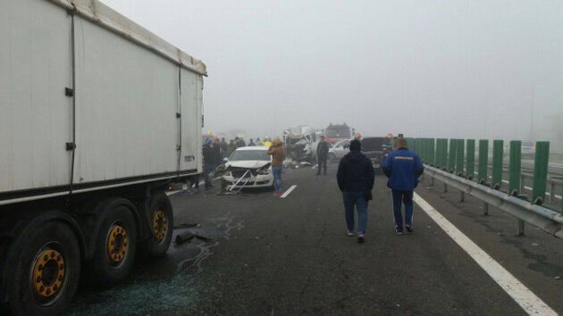 Смертельная авария: в Румынии столкнулись 27 автомобилей. Опубликованы фото и видео 