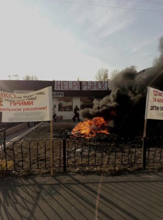 Палили шини: у Києві підприємці Харківського ринку влаштували акцію протесту