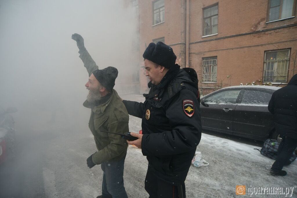 В Петербурге консульство Украины забросали костями. Опубликованы фото и видео