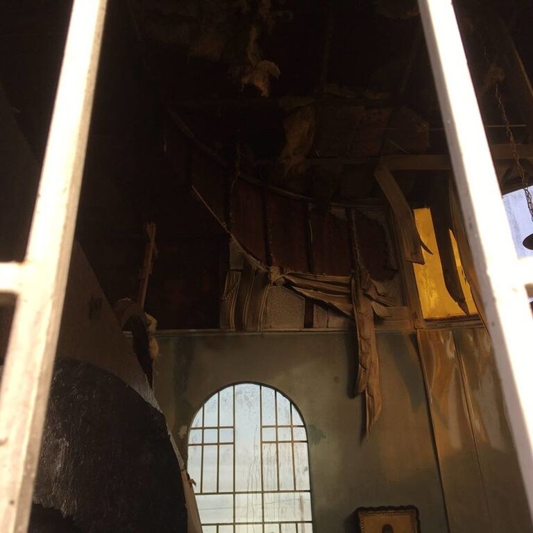 В Мариуполе ночью "изгои общества" подожгли  храм Киевского патриархата: опубликованы фото