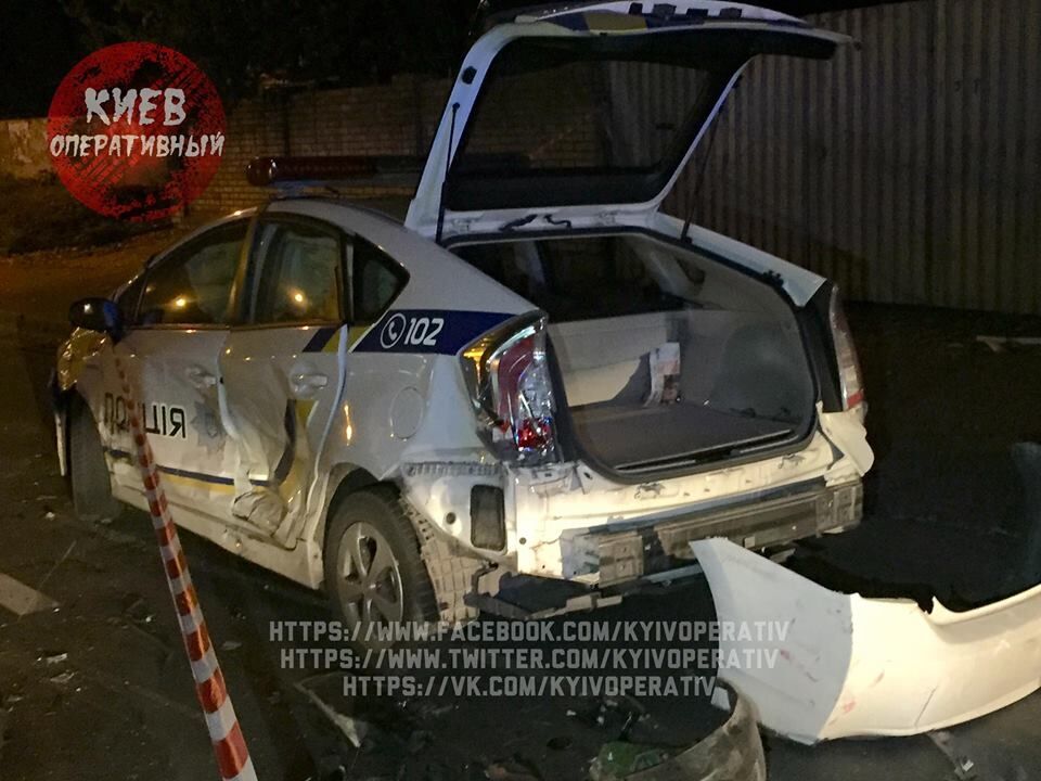 Причетний син нардепа: у Києві хлопці на Mercedes на великій швидкості влетіли у 2 авто