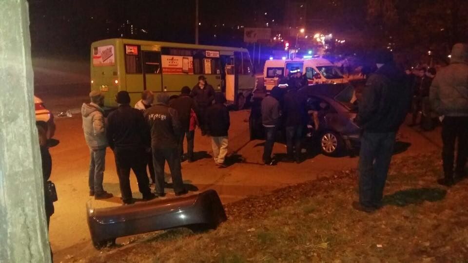 У Харкові легковий автомобіль зіткнувся з маршруткою: троє загиблих, 7 постраждалих