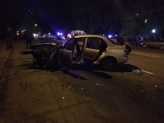 В Хмельницком авто патрульных столкнулось с такси: есть погибший. Опубликованы фото