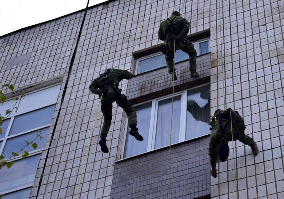 Элитные подразделения: украинский спецназ показал, как делает "зачистку" террористов