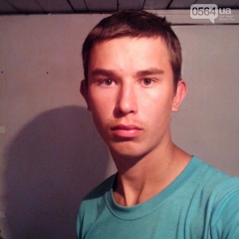 На Кировоградщине 19-летний парень взорвал себя гранатой возле здания сельсовета. Опубликовано фото