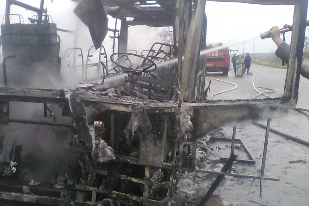 В Харьковской области на ходу загорелся автобус с 7 пассажирами: фотофакт