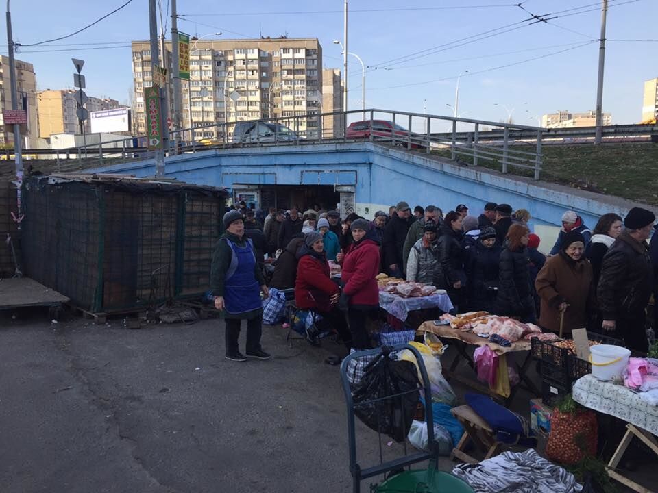 Так выглядит ад: киевлянин показал парализованную торгашами станцию "Героев Днепра"