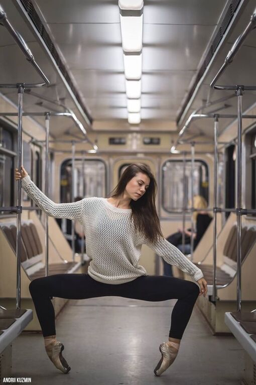 Балерины в метро: сеть поразили снимки молодого киевского фотографа