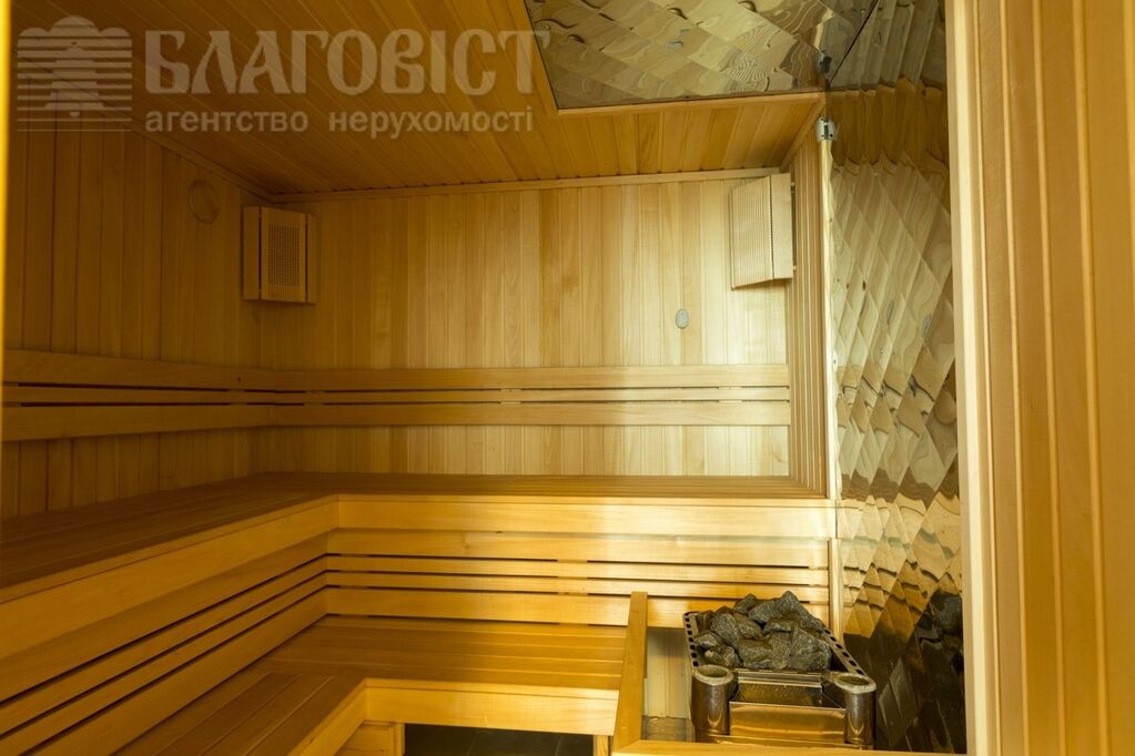 Настоятель Киево-Печерской лавры выставил на продажу дворец за 1,3 млн долларов. Опубликованы фото 