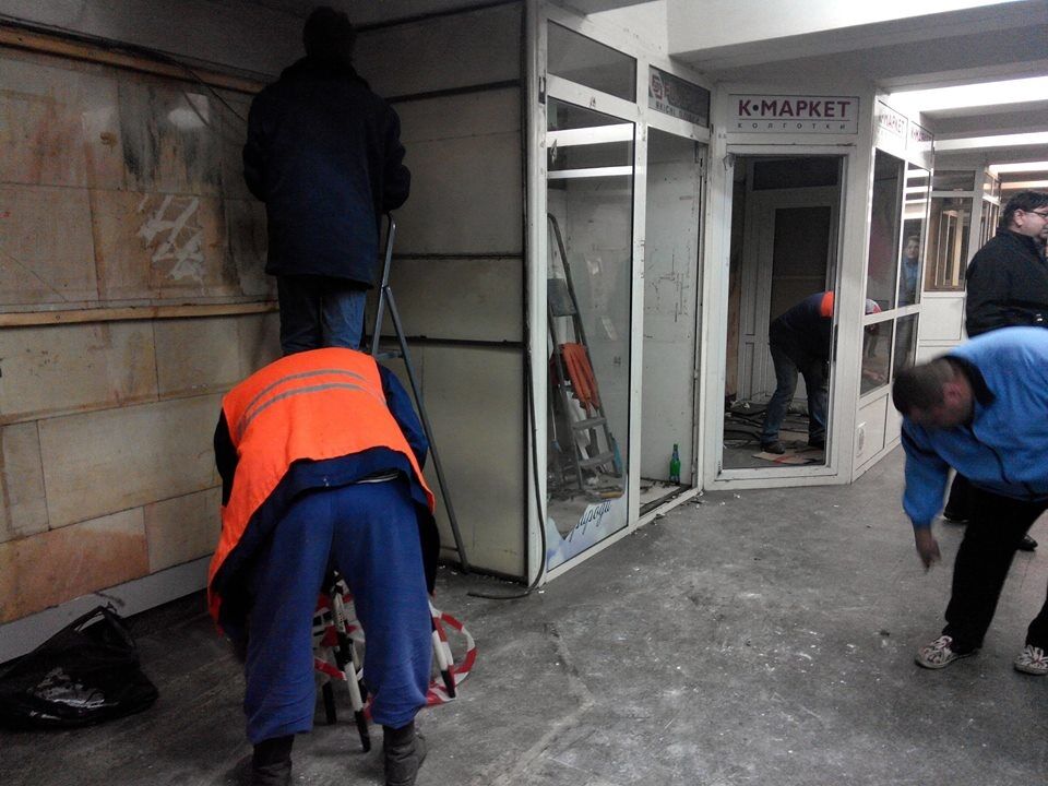 У Києві очистили від кіосків ще одну станцію метро: опубліковані фото 