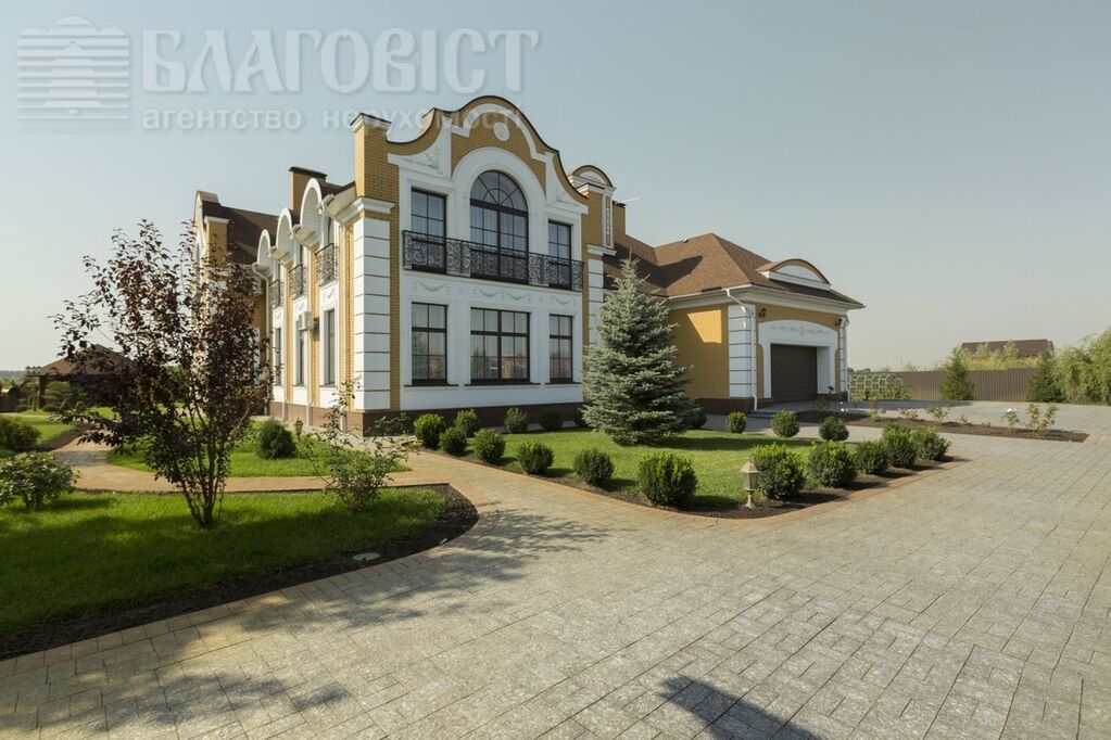 Настоятель Киево-Печерской лавры выставил на продажу дворец за 1,3 млн долларов. Опубликованы фото 