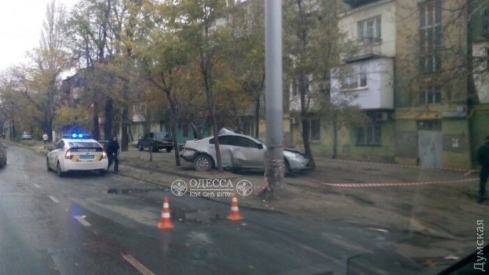 Влетели в столб: в жутком ДТП в Одессе погибли две женщины. Опубликованы фото