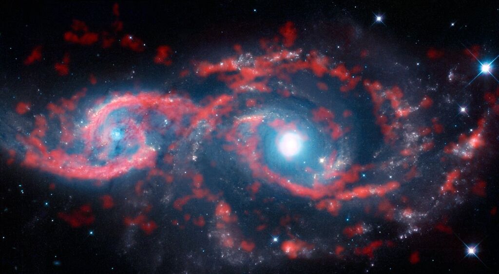 Телескоп "Хаббл" заснял "всевидящее око" галактики: впечатляющее фото