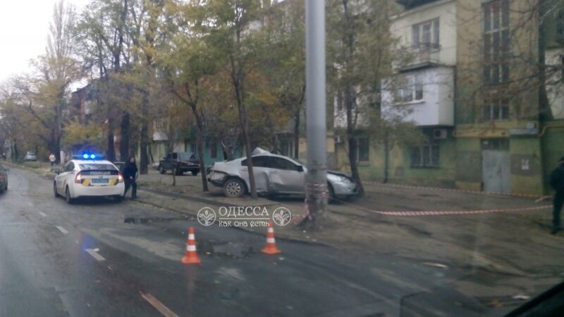 Влетіли у стовп: у страшній ДТП в Одесі загинули дві жінки