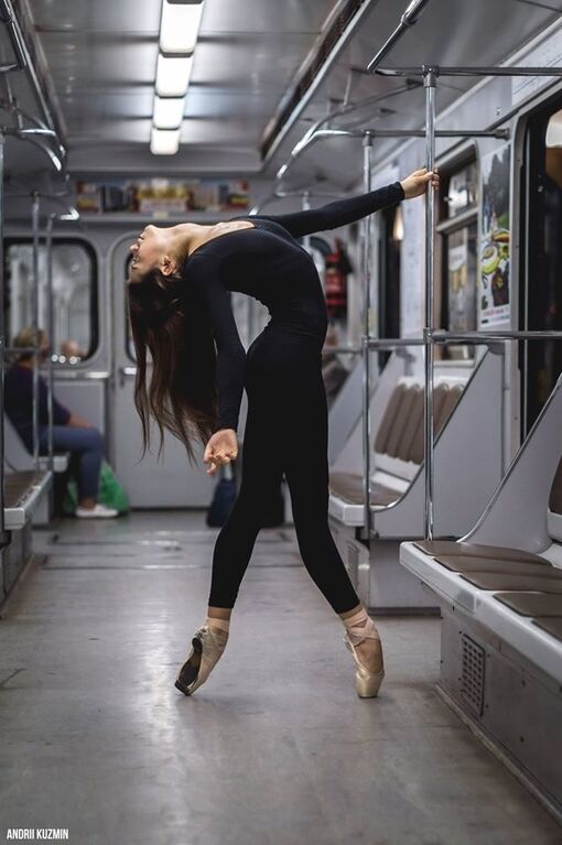 Балерины в метро: сеть поразили снимки молодого киевского фотографа