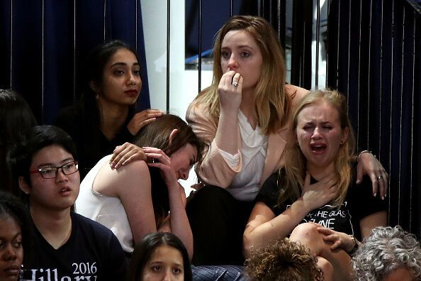 Судний день: у США прихильники Клінтон почали оплакувати поразку демократа на виборах