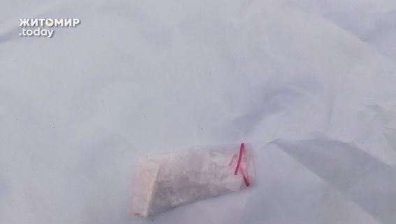 "На побачення з дівчиною": на Житомирщині піймали молодика з наркотиками та ножем