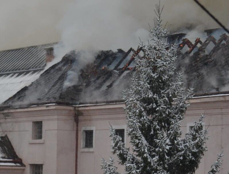 На Закарпатье в СИЗО произошел сильный пожар: появились фото и видео