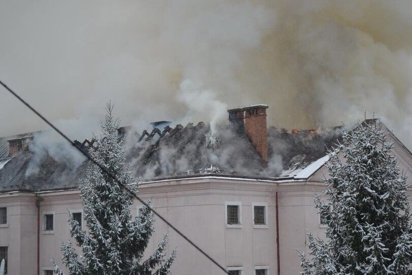 На Закарпатье в СИЗО произошел сильный пожар: появились фото и видео
