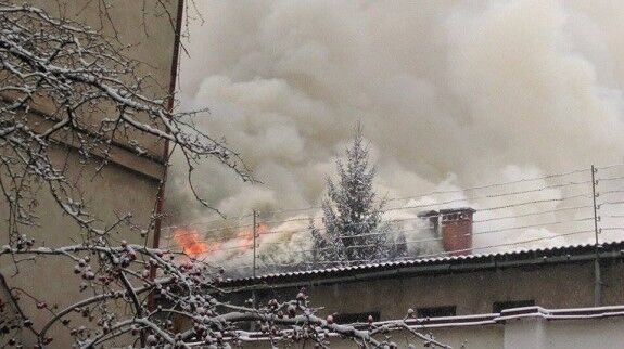 На Закарпатье в СИЗО произошел сильный пожар: появились фото и видео