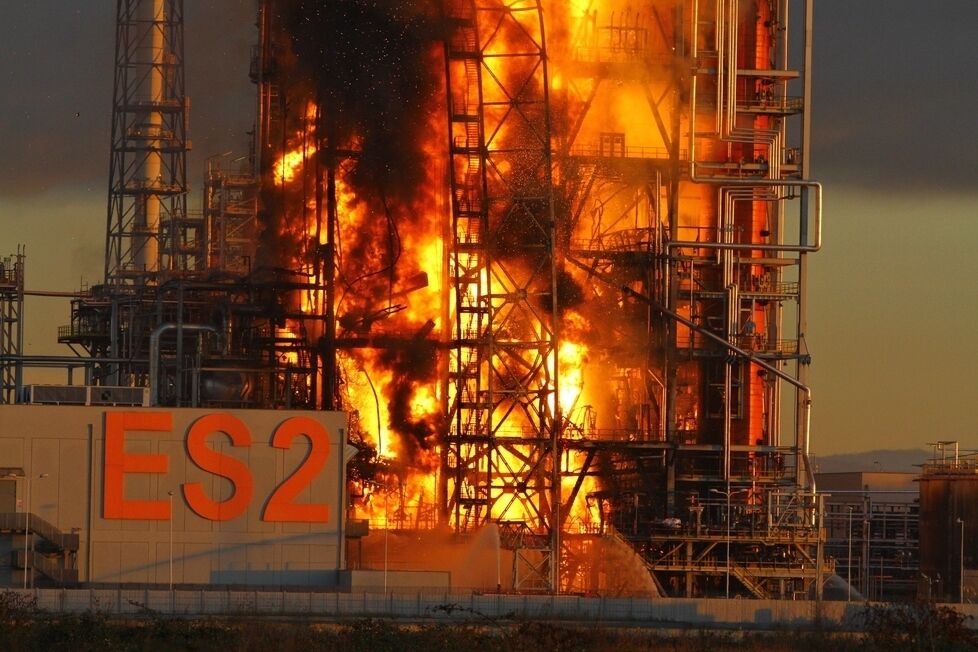 В Італії вибухнув нафтопереробний завод