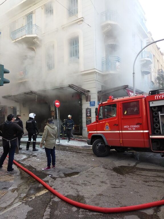 У центрі Афін прогримів вибух: постраждали люди