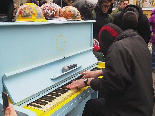 Дежавю з Майдану: у Києві відіграв концерт Piano Extremist