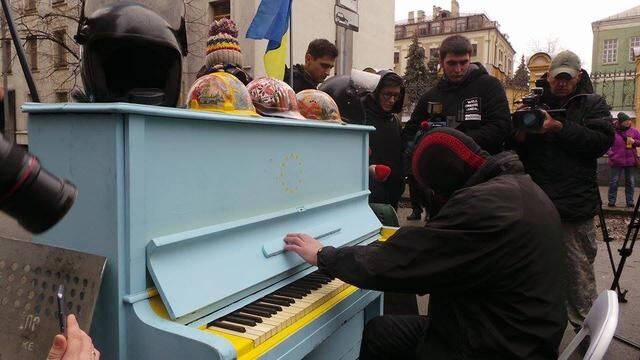 Дежавю з Майдану: у Києві відіграв концерт Piano Extremist