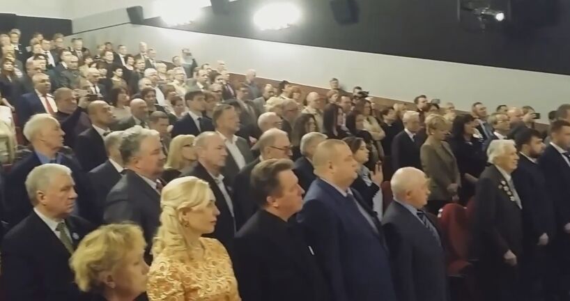 Убийство Моторолы: Кобзон в Москве поднял зал в память о террористе