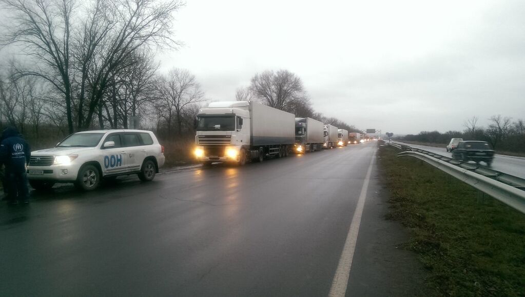 Более 50 фур: появились первые фото "секретного" конвоя ООН в Луганске
