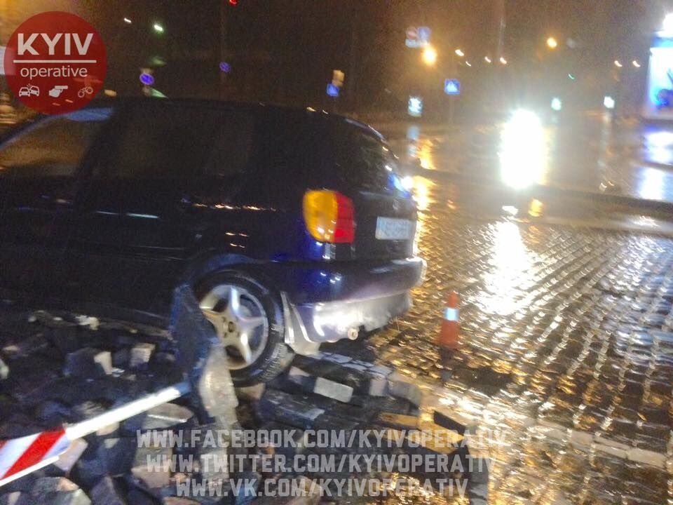 В центре Киева случилось новое ДТП со знаковым памятником: в сети негодуют