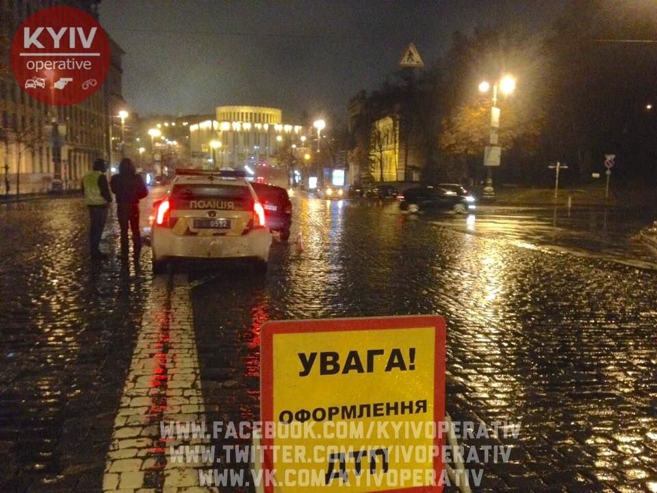 В центре Киева случилось новое ДТП со знаковым памятником: в сети негодуют