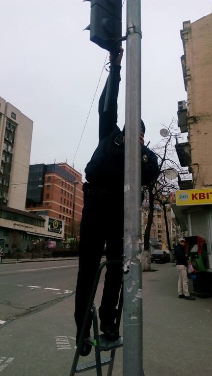 Червоний чи зелений: у Києві на перехресті помітили небезпечні світлофори