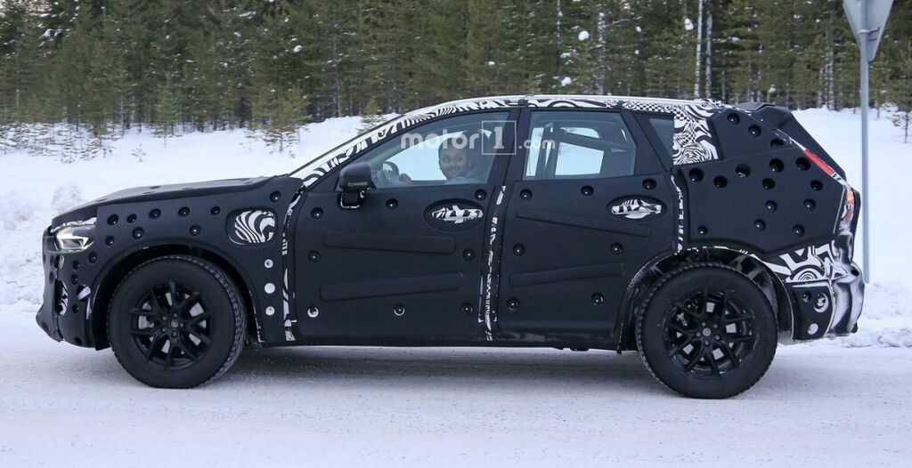 Volvo XC60: прототип нового кроссовера был замечен на зимних испытаниях