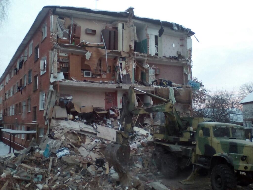 Обвал общежития в Чернигове: 4-летний ребенок остался сиротой. Появились новые фото разрушений